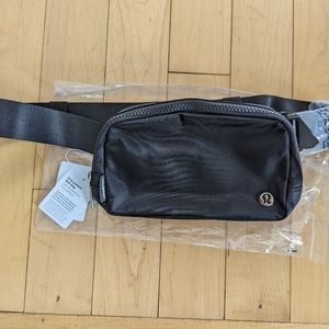 NWT Lululemon Everywhere Belt Bag 1L, black
